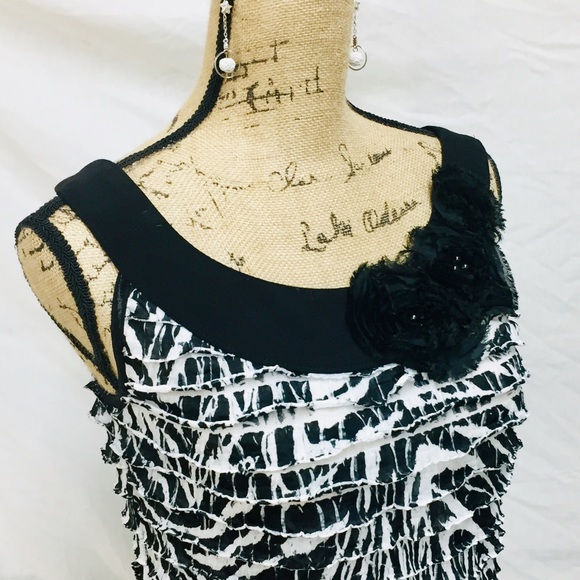 Lunar Love Hematite Handcrafted Diffuser Earrings - Picture 4 of 4